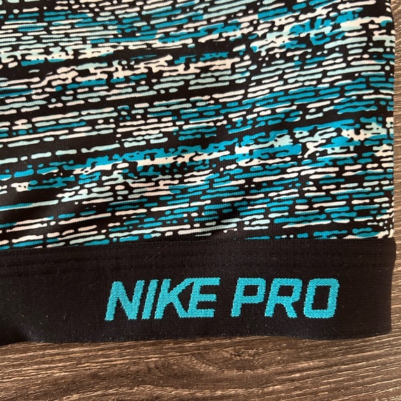 Nike pro sports bra size medium - Picture 5 of 5